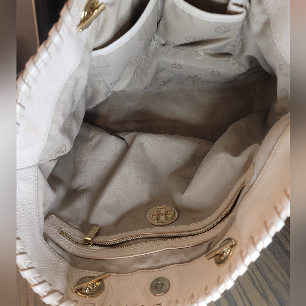 🚫SOLD🚫 Tory Burch Ivory Marion Whipstitch Trim Pebbled Leather Chain Tote Bag - Picture 11 of 12